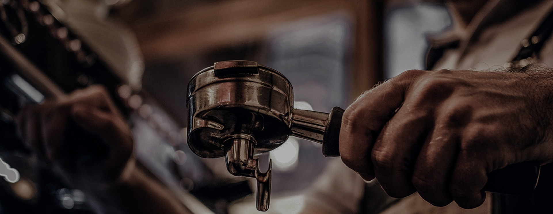 Barista mit Siebträger
