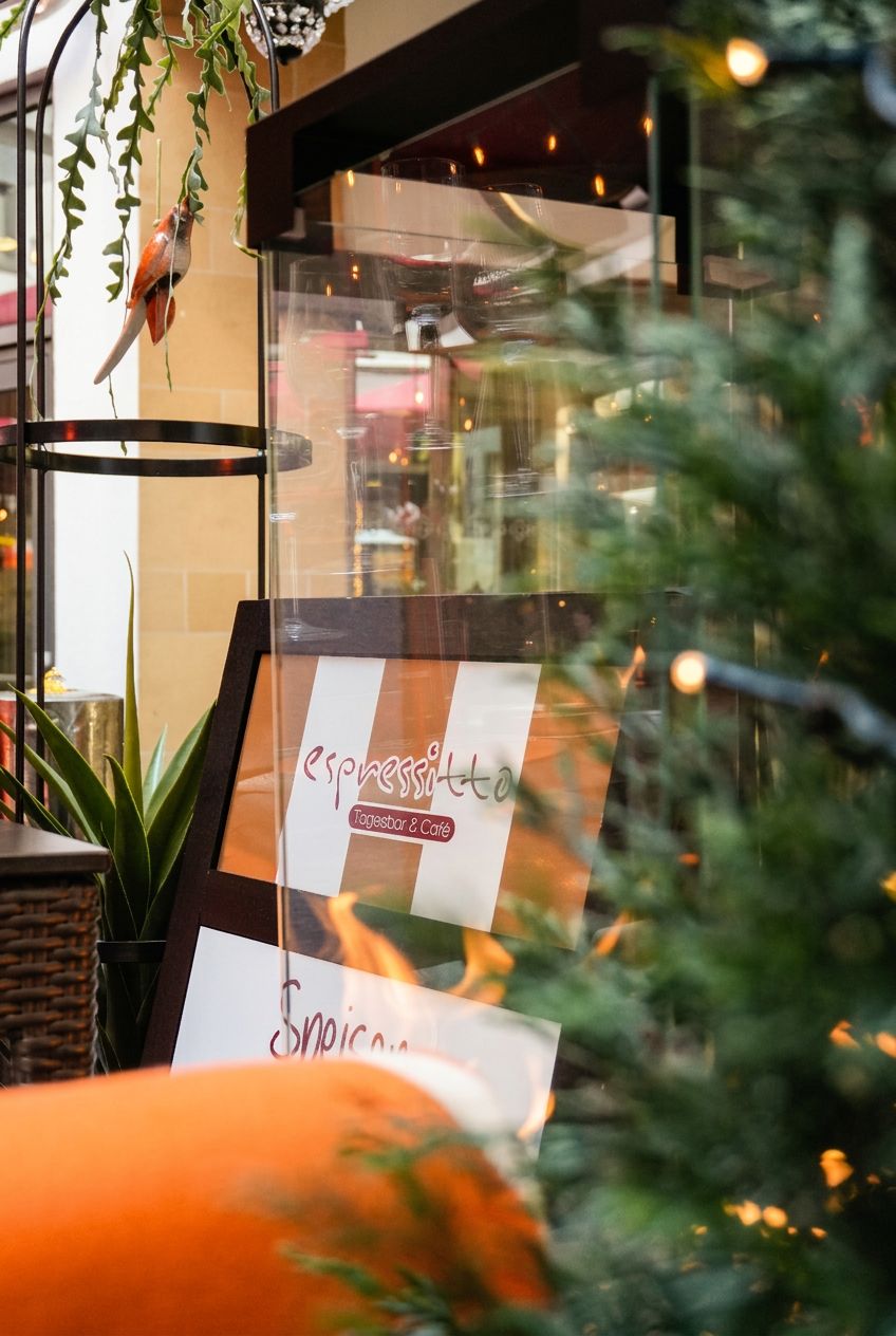 Eingang des Espressitto mit Tagesbar Schild